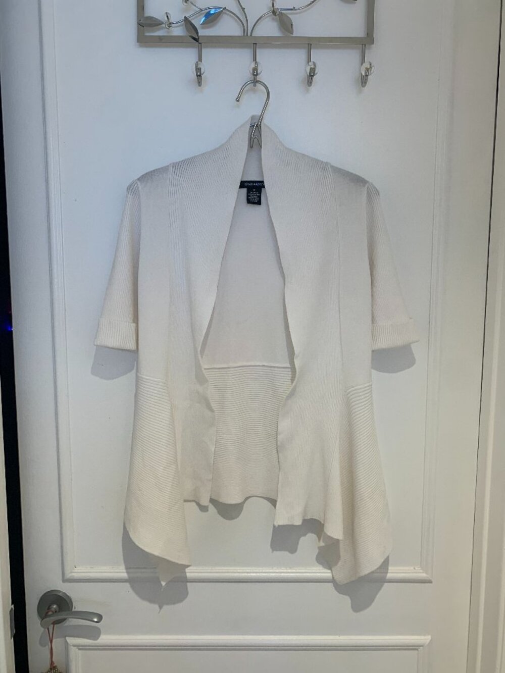 89th Madison White Sweater Size M-New Without Tags